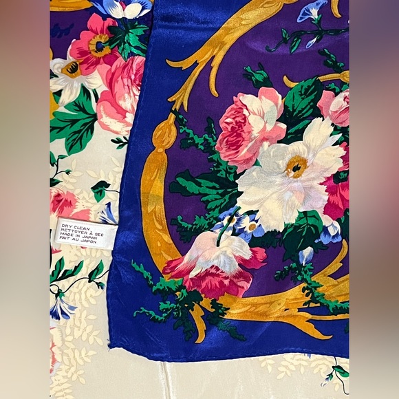 •Vintage Ann Klein Vera Silk Floral Signed Scarf 34 1/2 X 34 1/2” Made In Japan - Picture 8 of 9